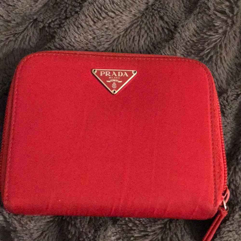 Prada Wallet: Professional Cleaned - image 2